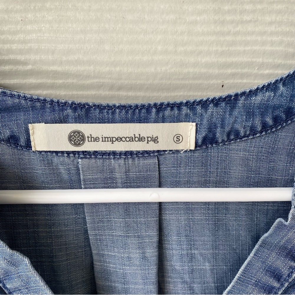 THE IMPECCABLE PIG Chambray Front Pocket Roll Sleeve Split Neck Blue Shi… - Picture 2 of 5